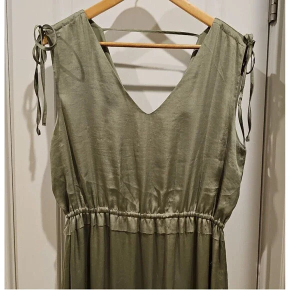 T Tahari Green Airflow Tiered High-Low Dress - Size Large